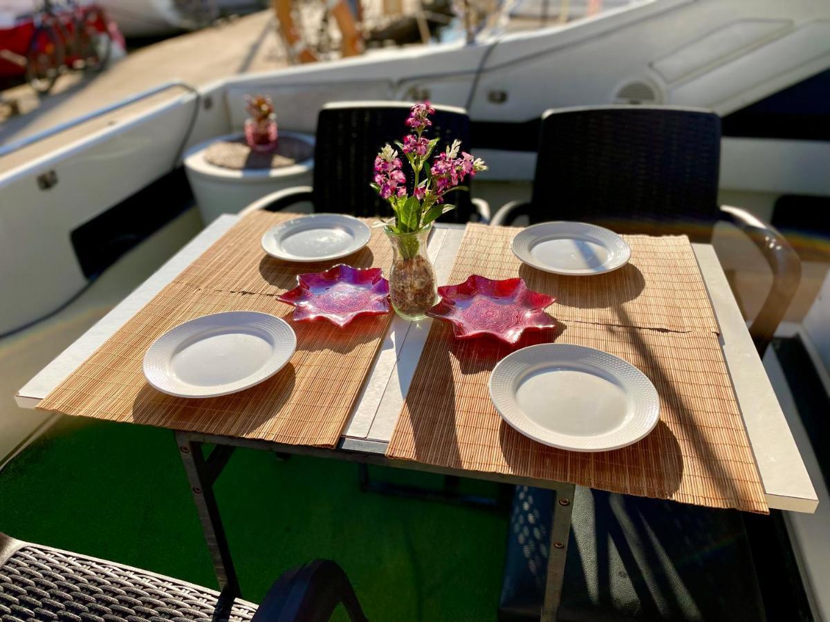 Yacht Hotel Barcelona Сант Адриа де Бесос Екстериор снимка