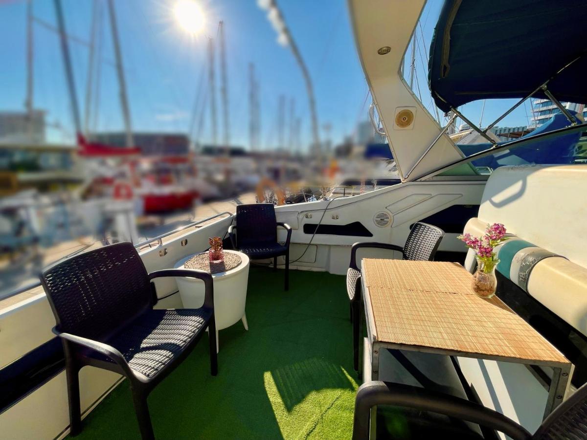 Yacht Hotel Barcelona Сант Адриа де Бесос Екстериор снимка