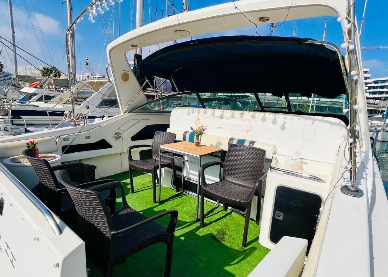 Yacht Hotel Barcelona Сант Адриа де Бесос Екстериор снимка