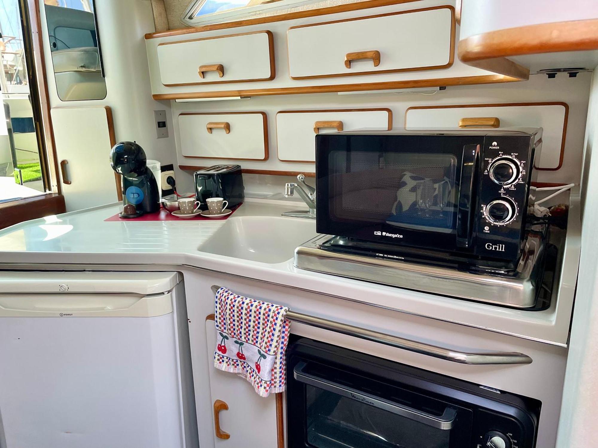 Yacht Hotel Barcelona Сант Адриа де Бесос Екстериор снимка
