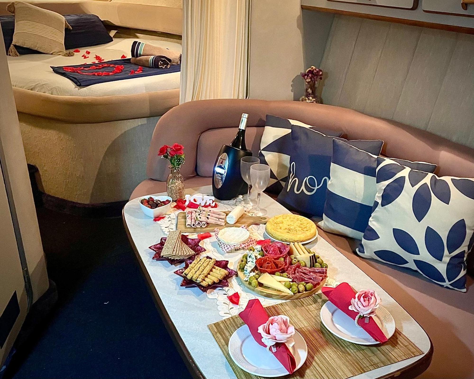 Yacht Hotel Barcelona Сант Адриа де Бесос Екстериор снимка